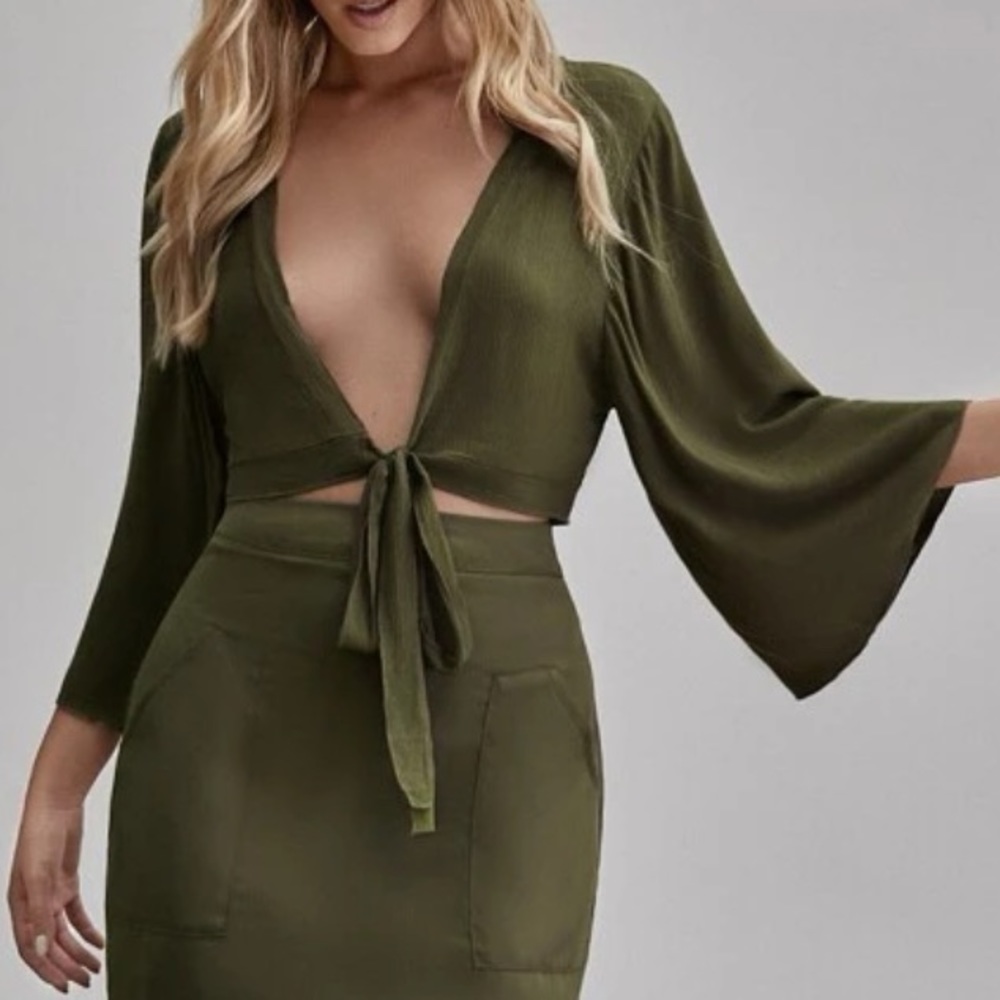 Army green crop top 💚